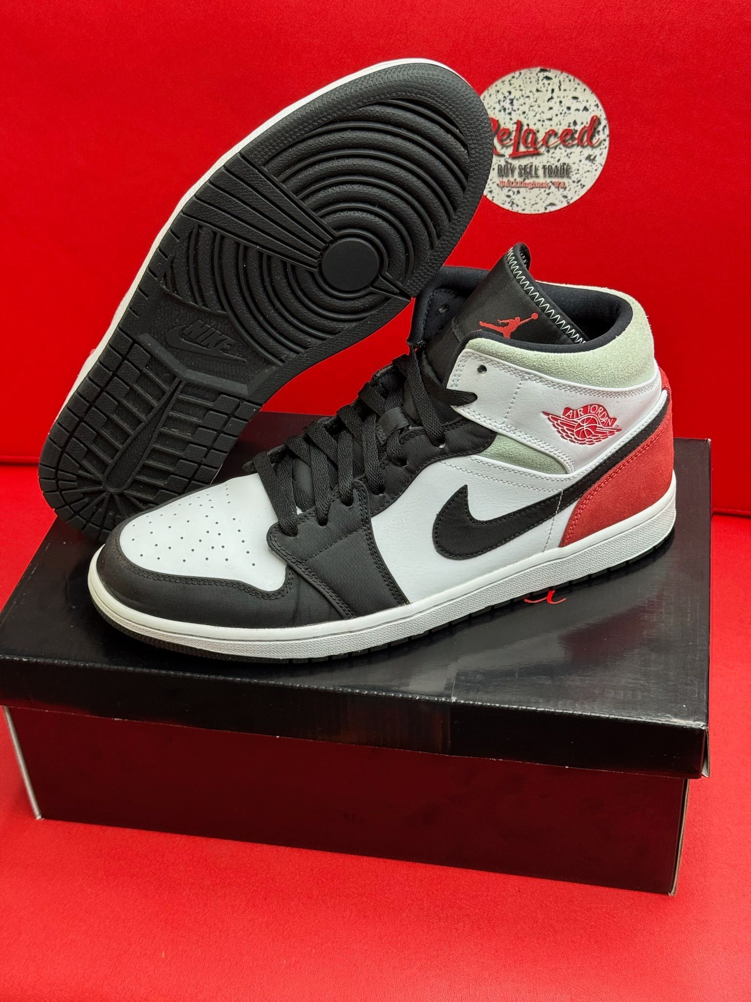 13M Jordan 1 Mid SE Red Black Toe
