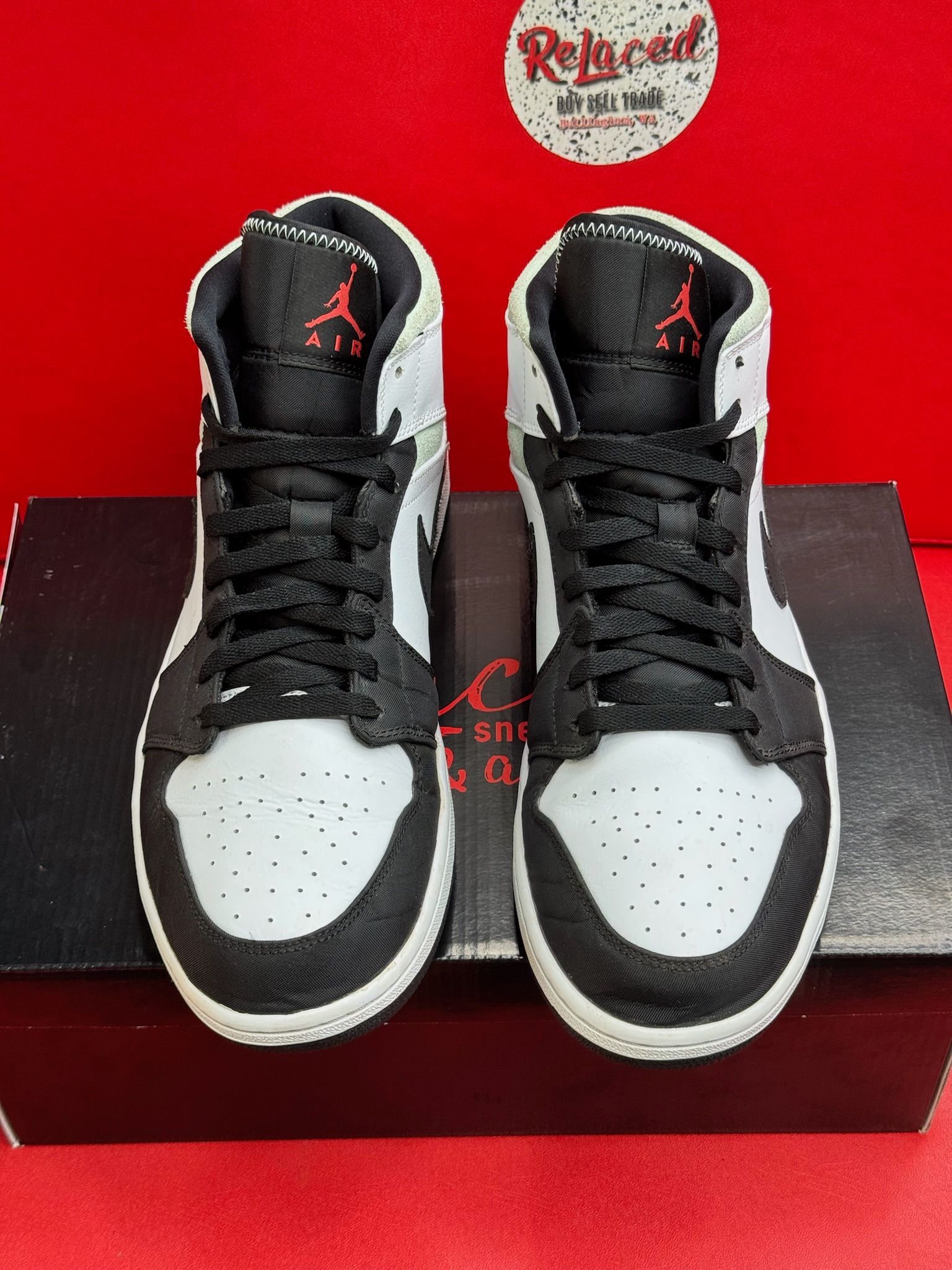 13M Jordan 1 Mid SE Red Black Toe