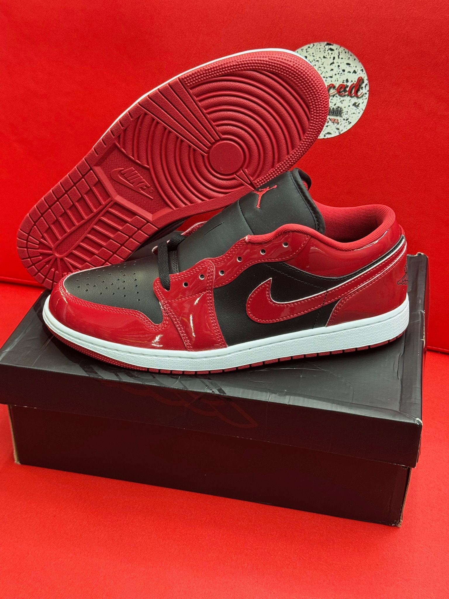 11M Jordan 1 Low SE Patent Varsity Red Black
