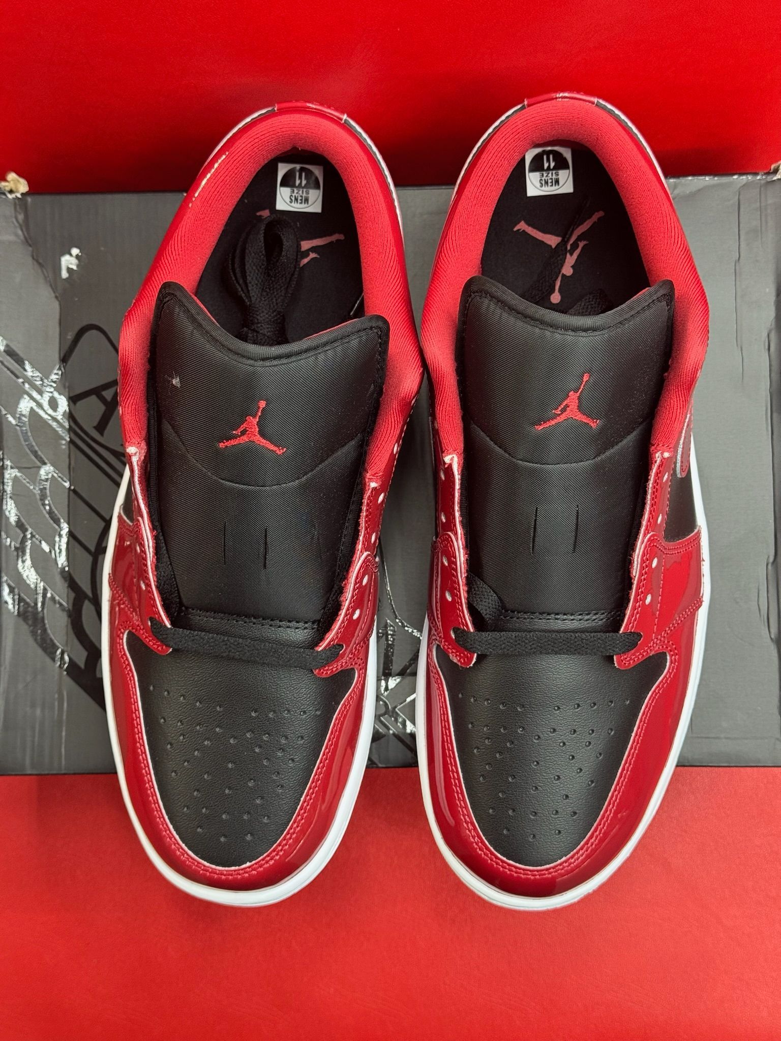 11M Jordan 1 Low SE Patent Varsity Red Black