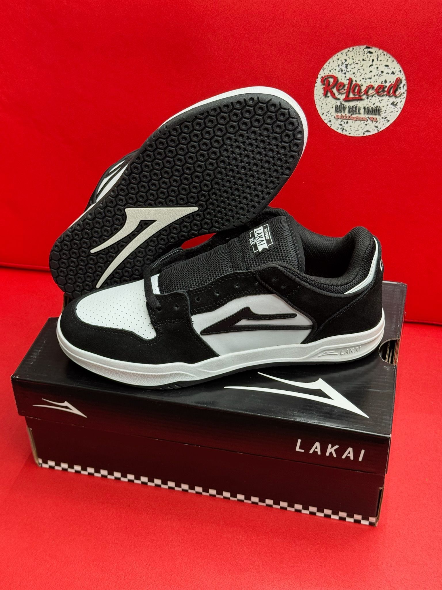 9M Lakai Telford Low Black/White Leather
