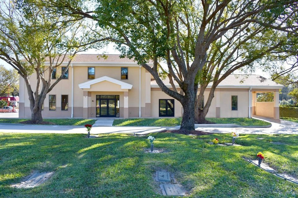 Highland Funeral Home Outside View