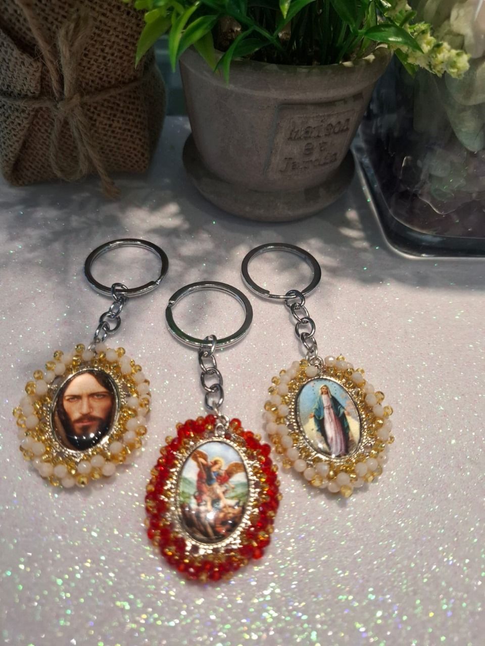 Llavero tejido recamado