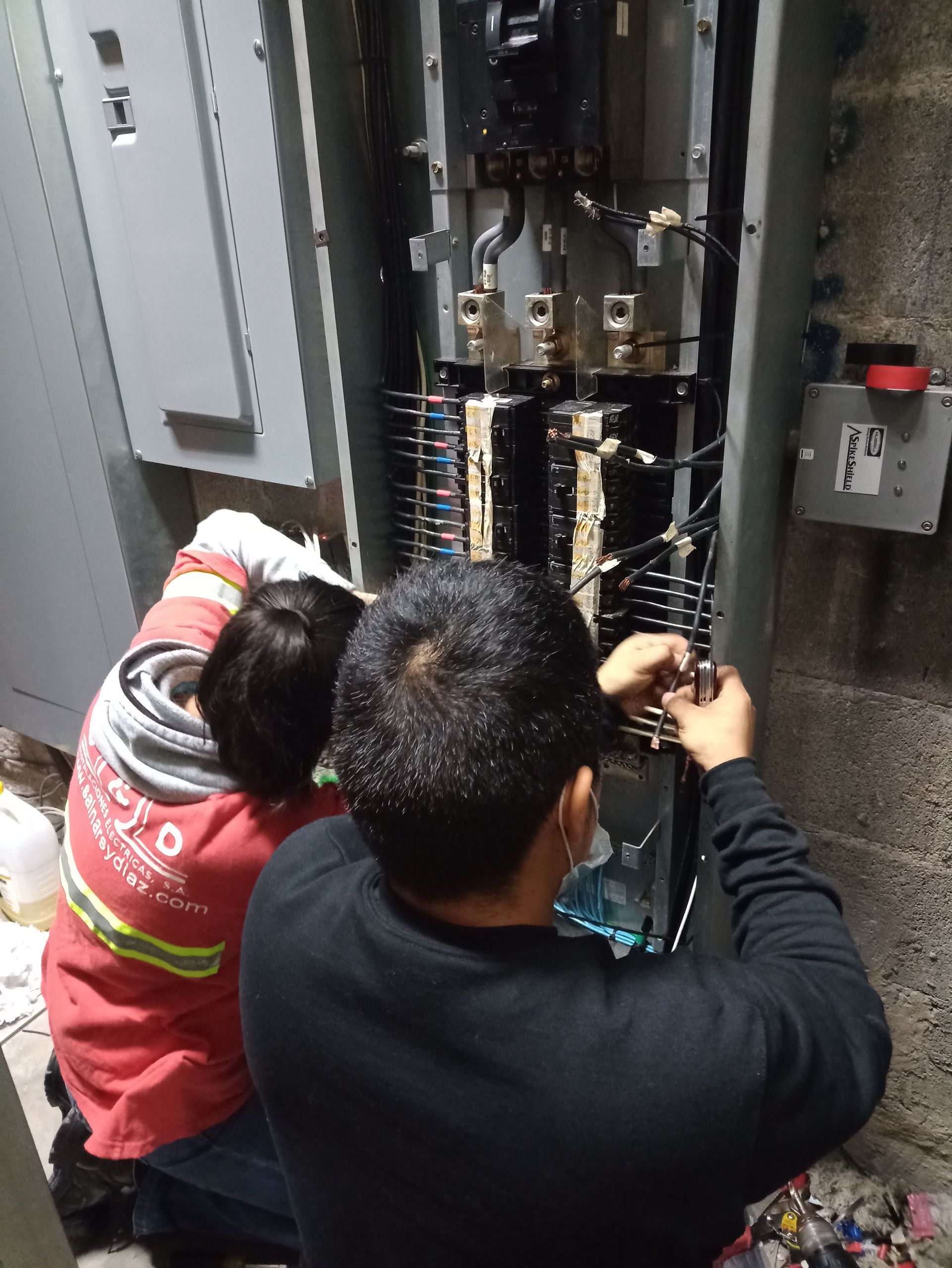 Salnars y Diaz instalaciones eléctricas sa