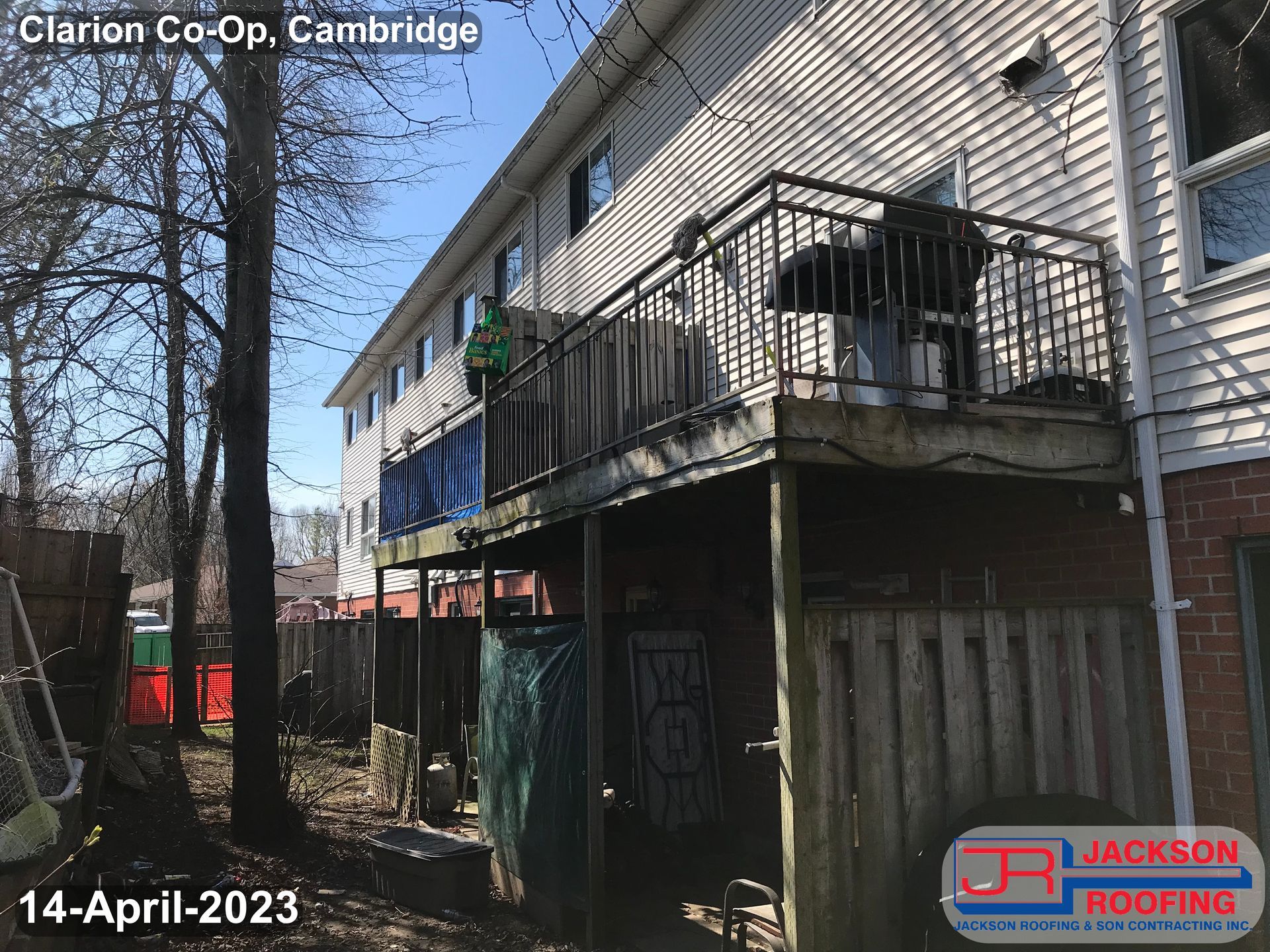 A picture of a house with a balcony and the date 14 april 2023