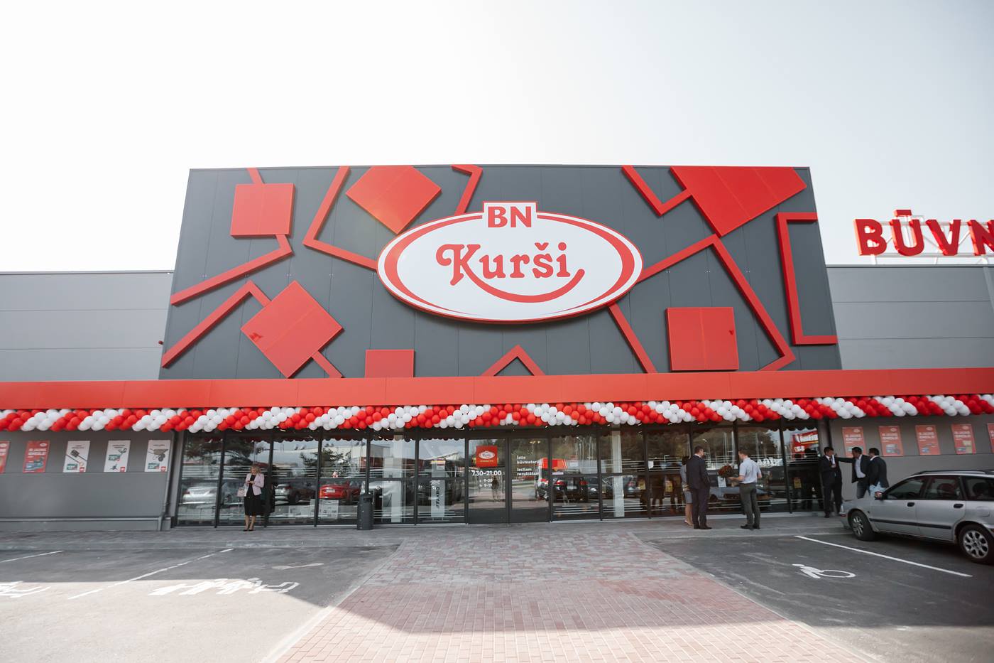 pamatu betonēšana, apmetuma veidošana, apmetums, fasādes, jumiķa darbi, jumtu ieklāšana, jumtu likšana, jumtu izbūve