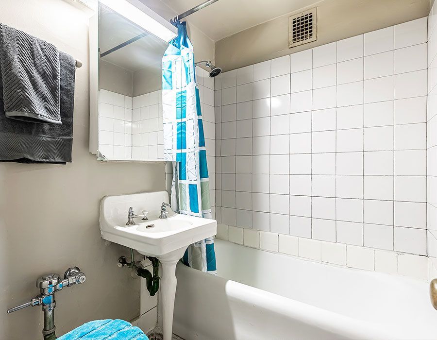 A bathroom with a sink , toilet , bathtub and shower curtain.