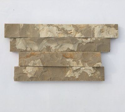 Ułożone płytki kamienne w odcieniach beżu i kremu na białym tle.