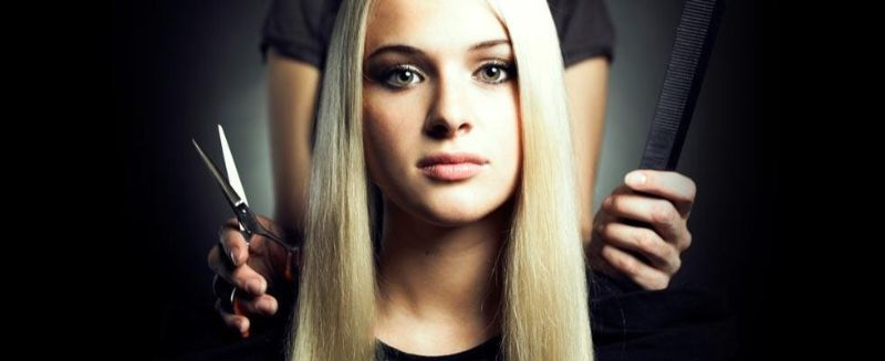 donna dal parrucchiere