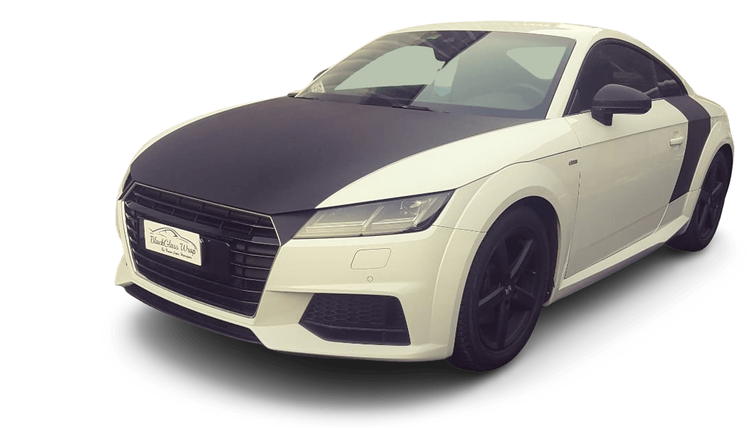 auto con vetri, specchietti e fari oscurati e wrapping