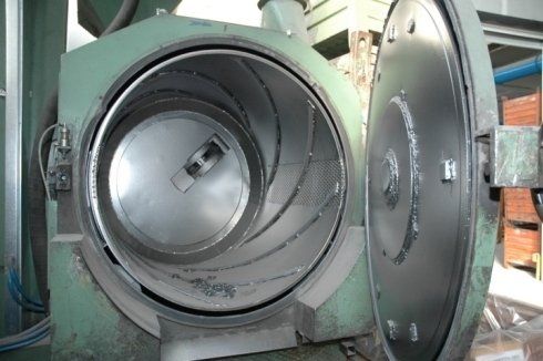 L'interno di una macchina con la porta aperta