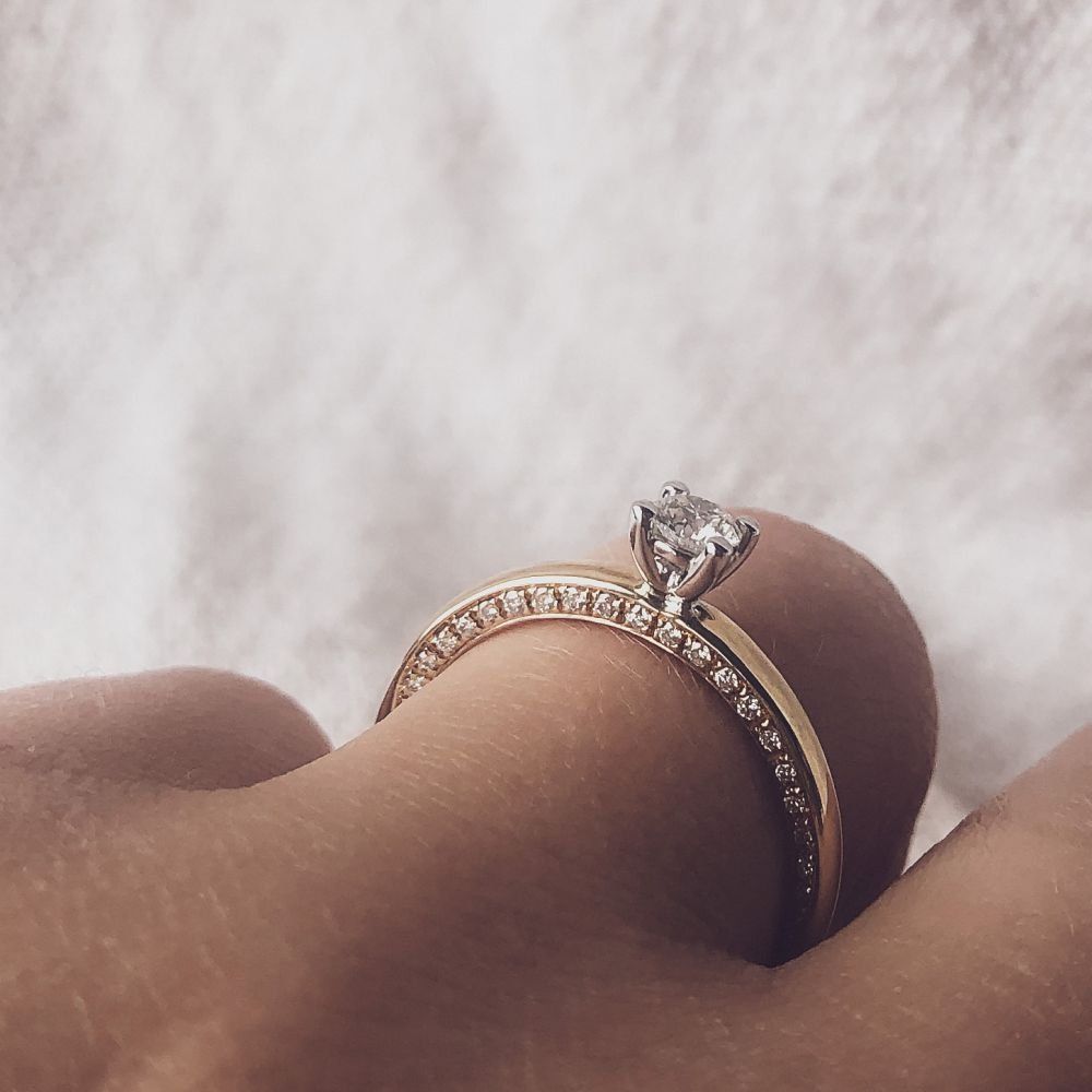 Gouden aanzoeksring  met diamant Juwelier Hendriksen Rhenen