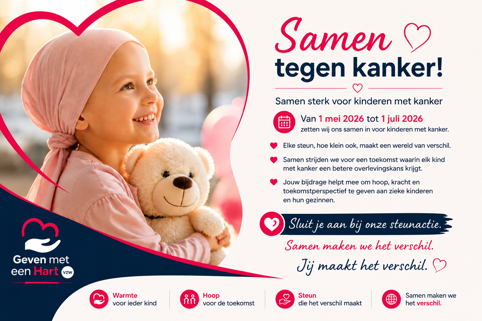 Een kind met een kaal hoofd, lachend, rijdend op een blauwe driewieler, ondersteund door een persoon in een wit uniform in een felgekleurde kamer.