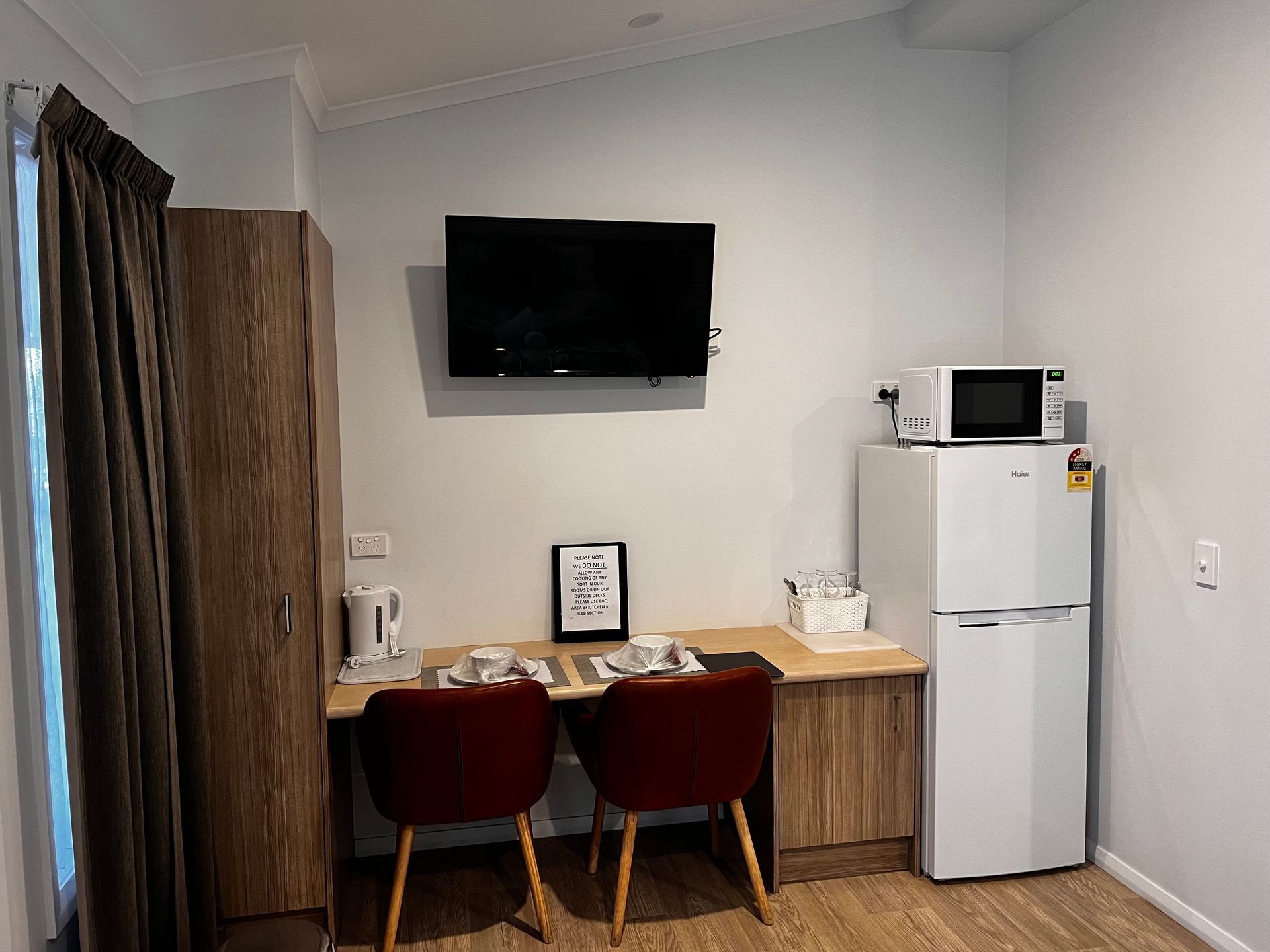 Modern Comfortable And Elegant Bedroom — Merriwa Motor Inn & Motel In Merriwa NSW