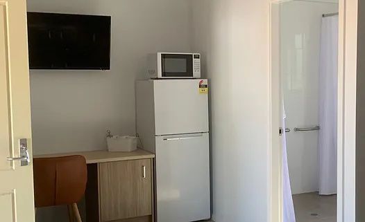 Merriwa Motor Inn And Motel With Refrigerator, Table And Chairs — Merriwa Motor Inn & Motel In Merriwa NSW