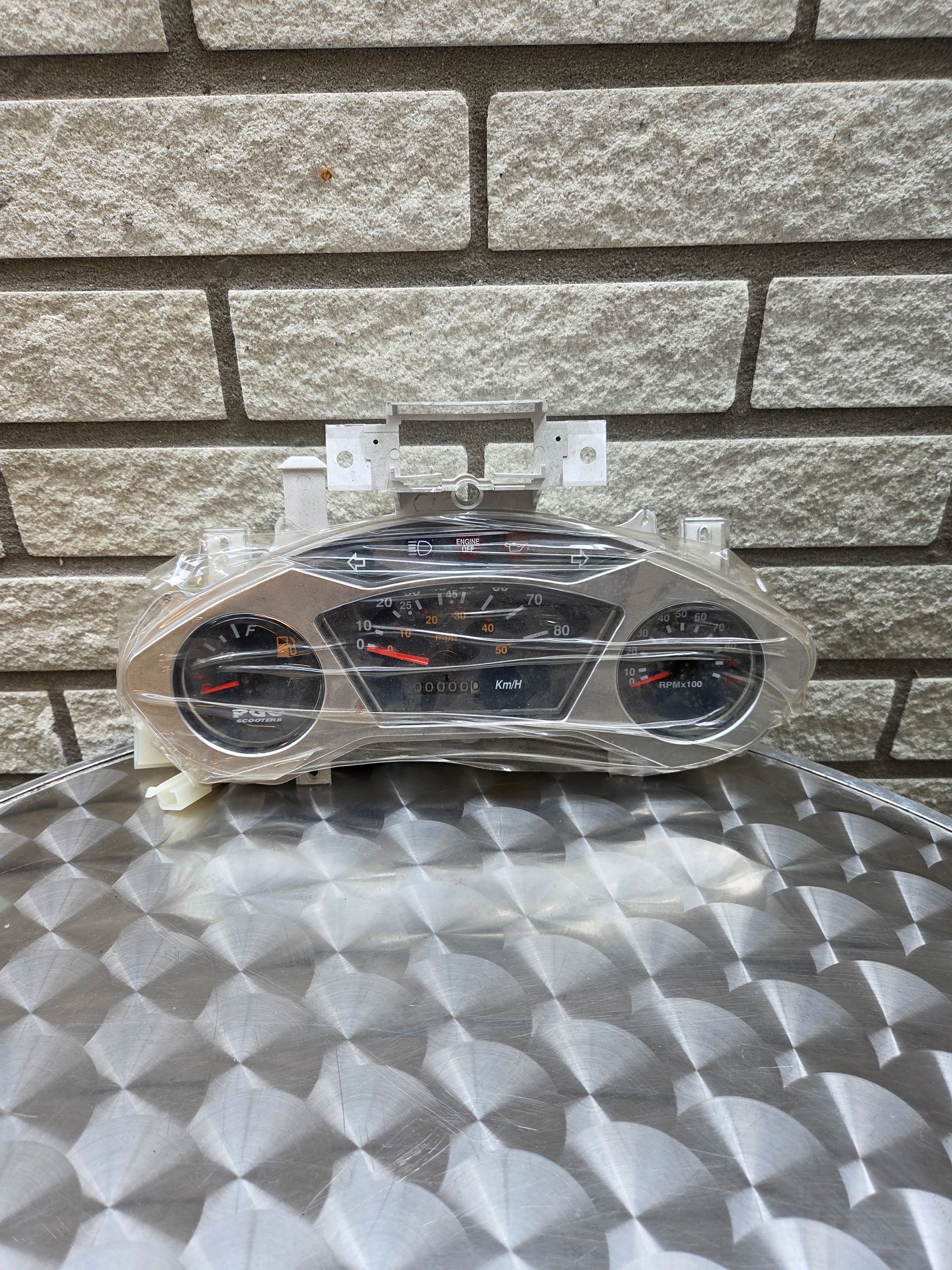 Kilometerteller PGO T-REX (met klok-bevestiging)