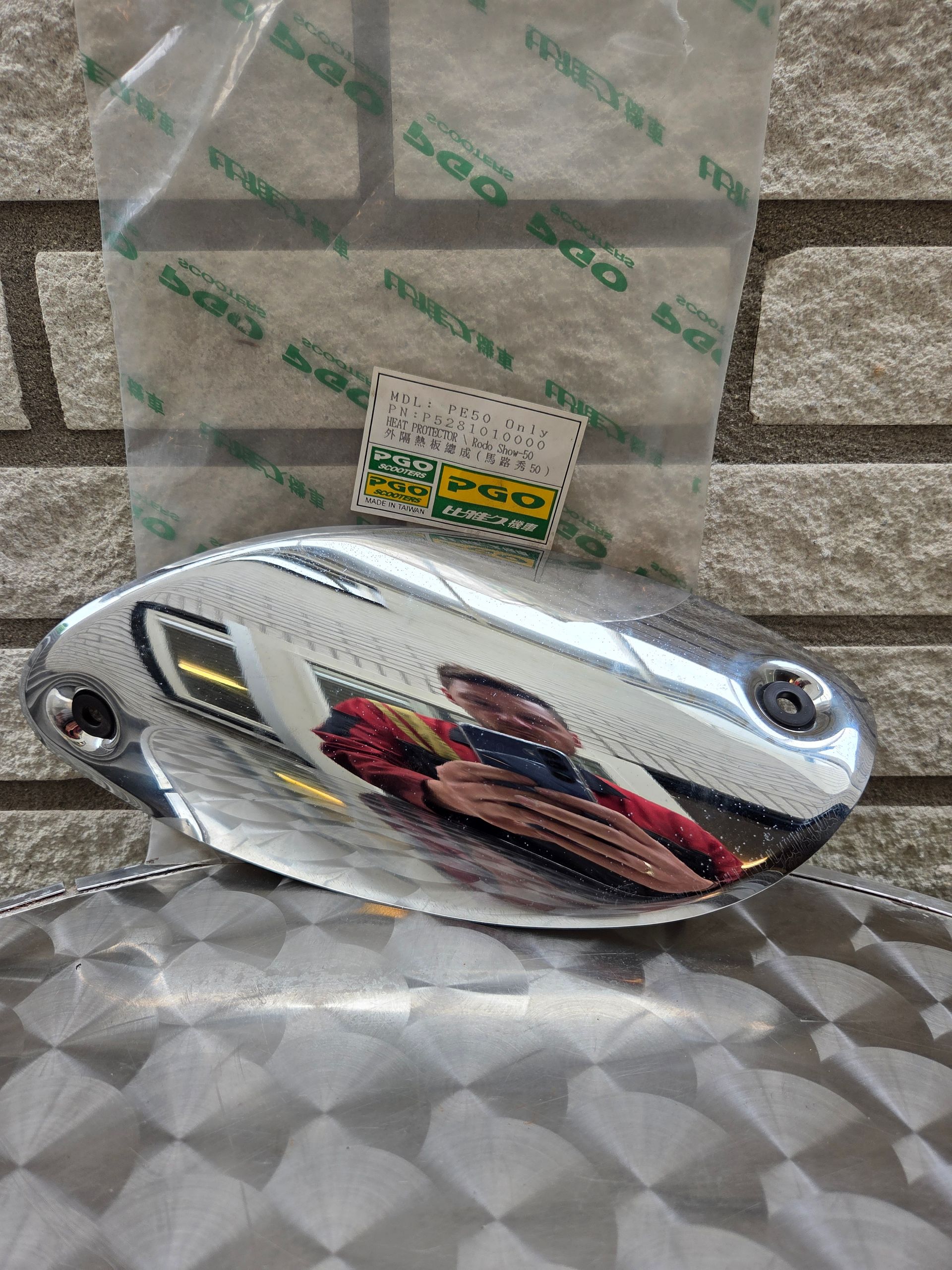 Uitlaat hitteschild chrome PE50 (P5281010000)