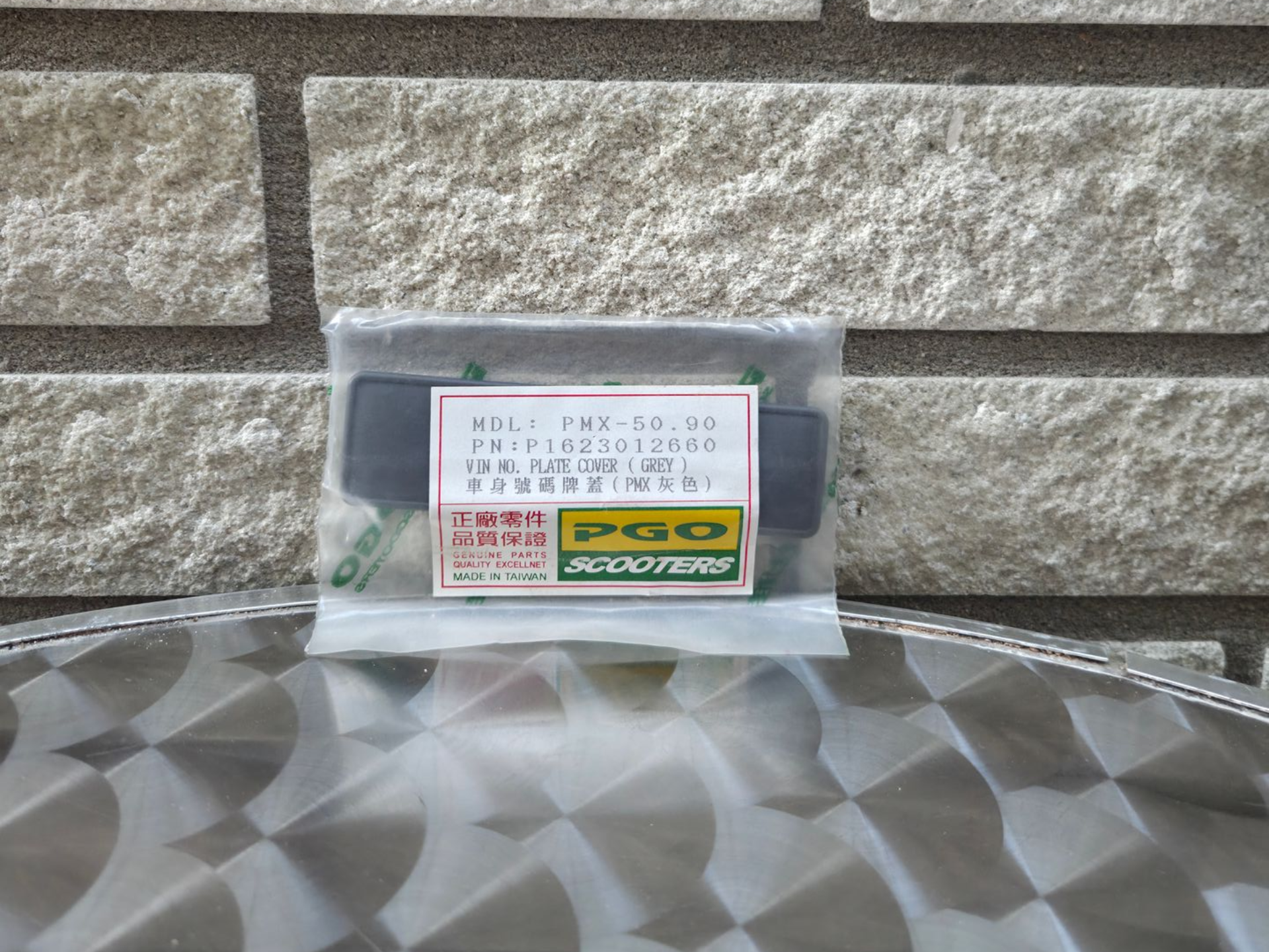 VIN nummer afdekplaat grijs PGO (P1623012660)