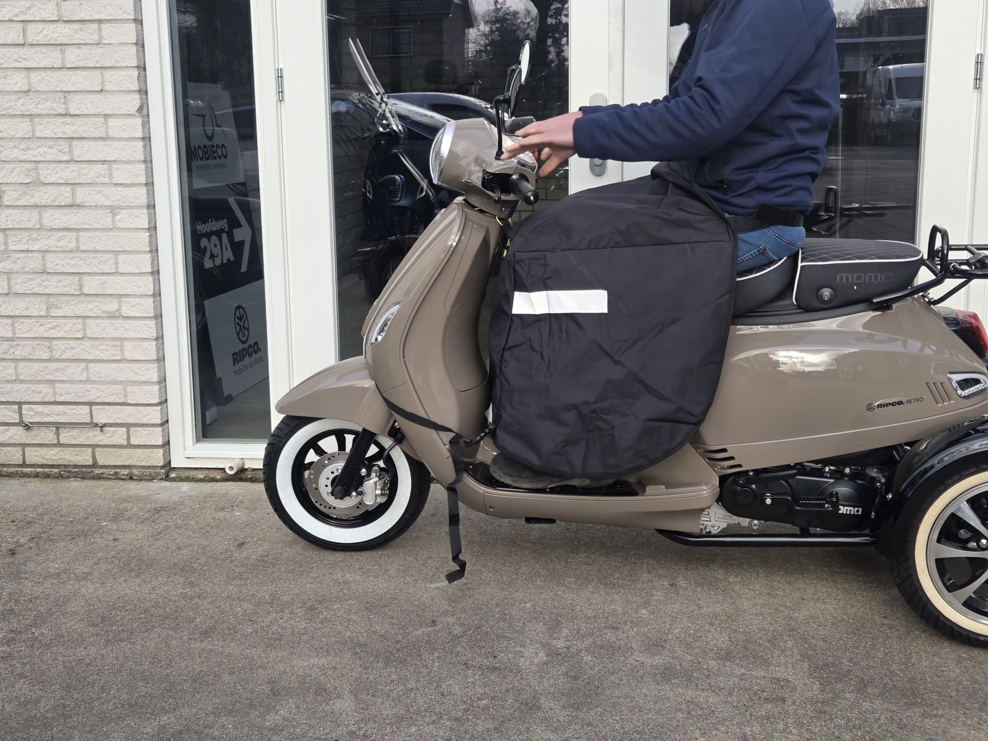 Universal three-wheel scooter leg cover