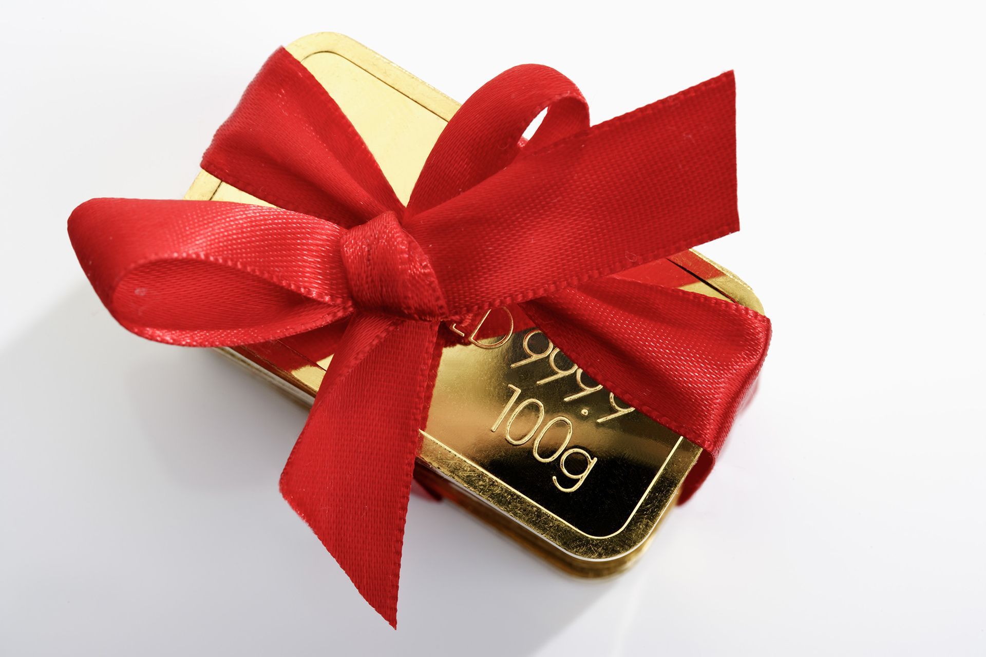 lingotti d'oro nelle mani