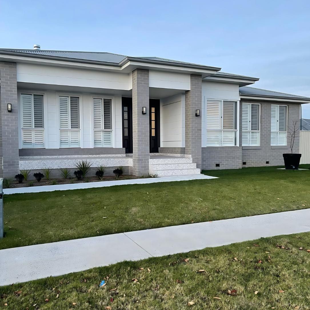 Modern One-Story House With Grey Accents And Green Lawn — JSF Interiors Goulburn in Goulburn, NSW