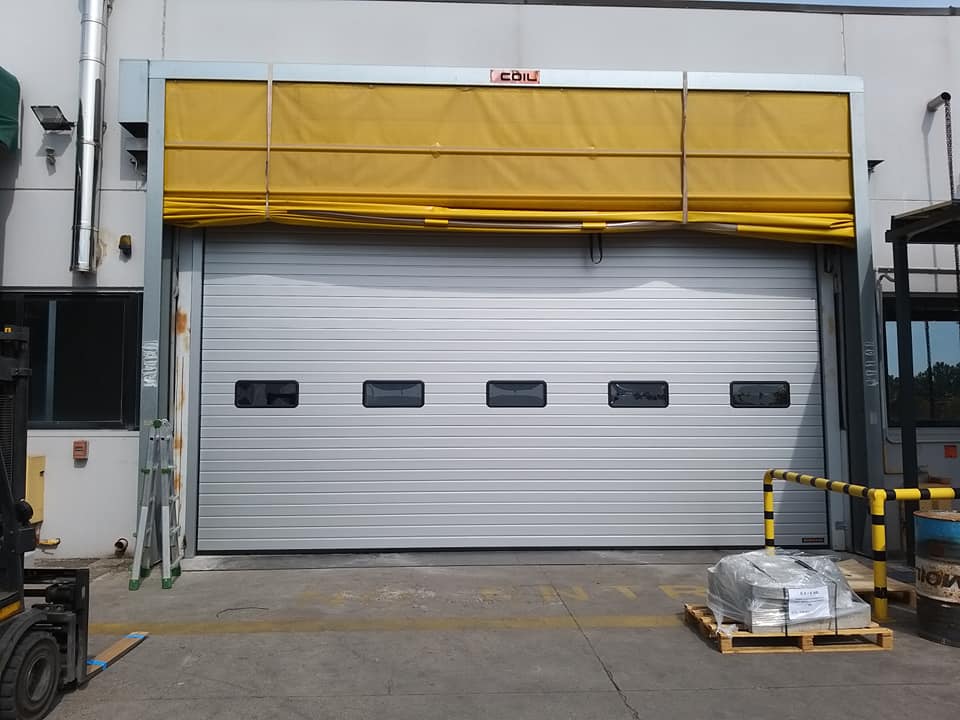 portone automatizzato per capannone