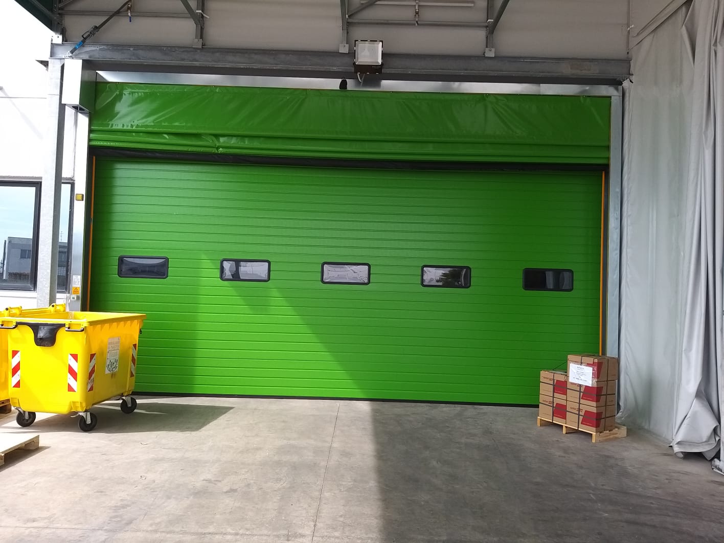 chiusura verde per capannone