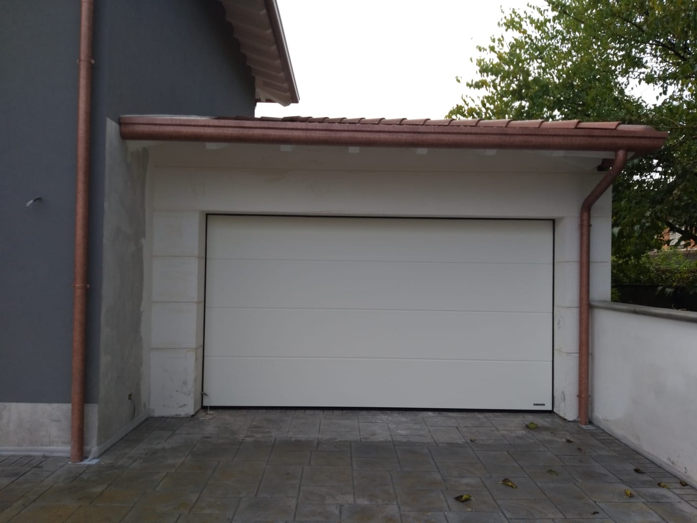 porta per garage di un'abitazione
