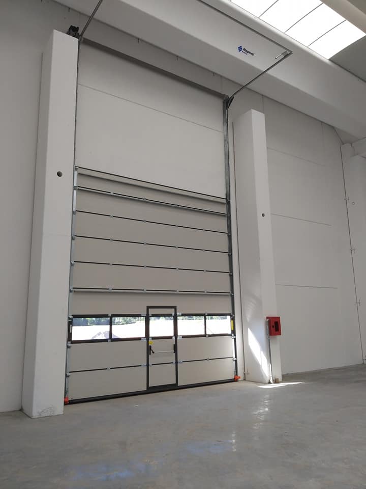apertura automatizzata per capannone