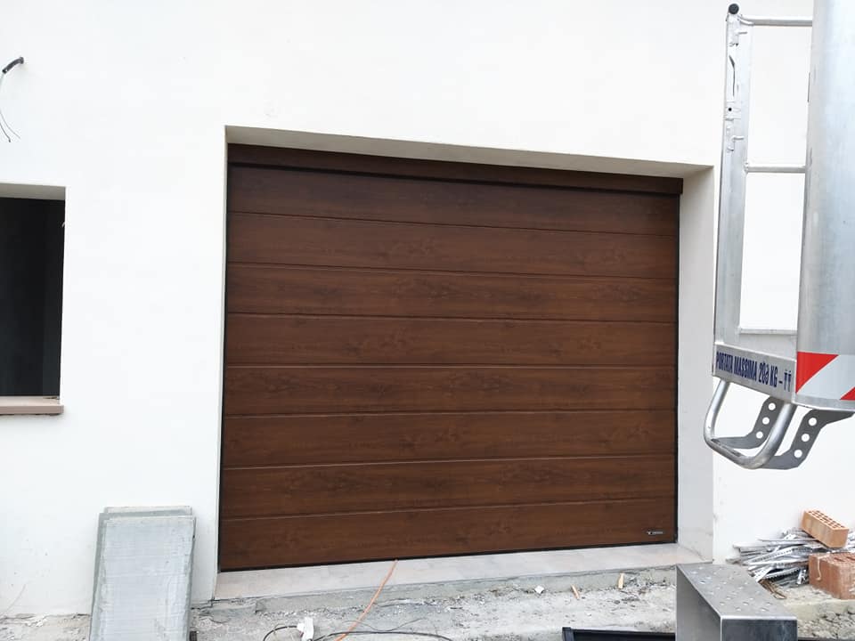 portone sezionale in legno