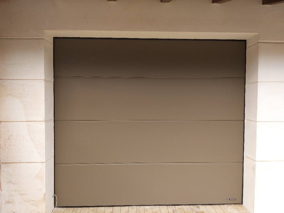 garage beige automatizzato