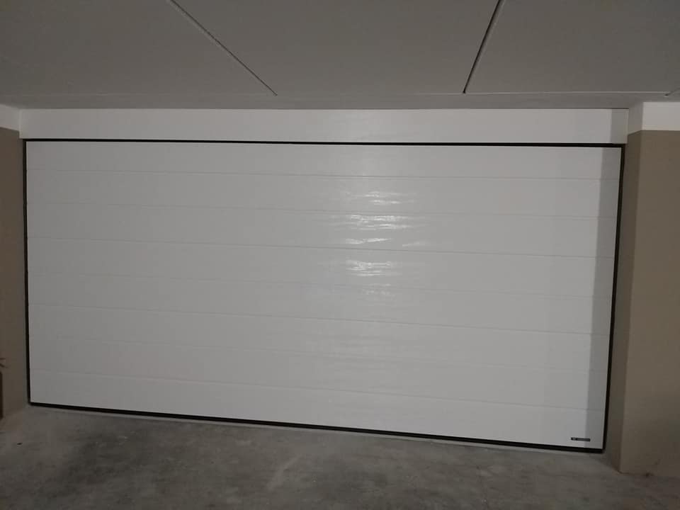 garage bianco automatizzato