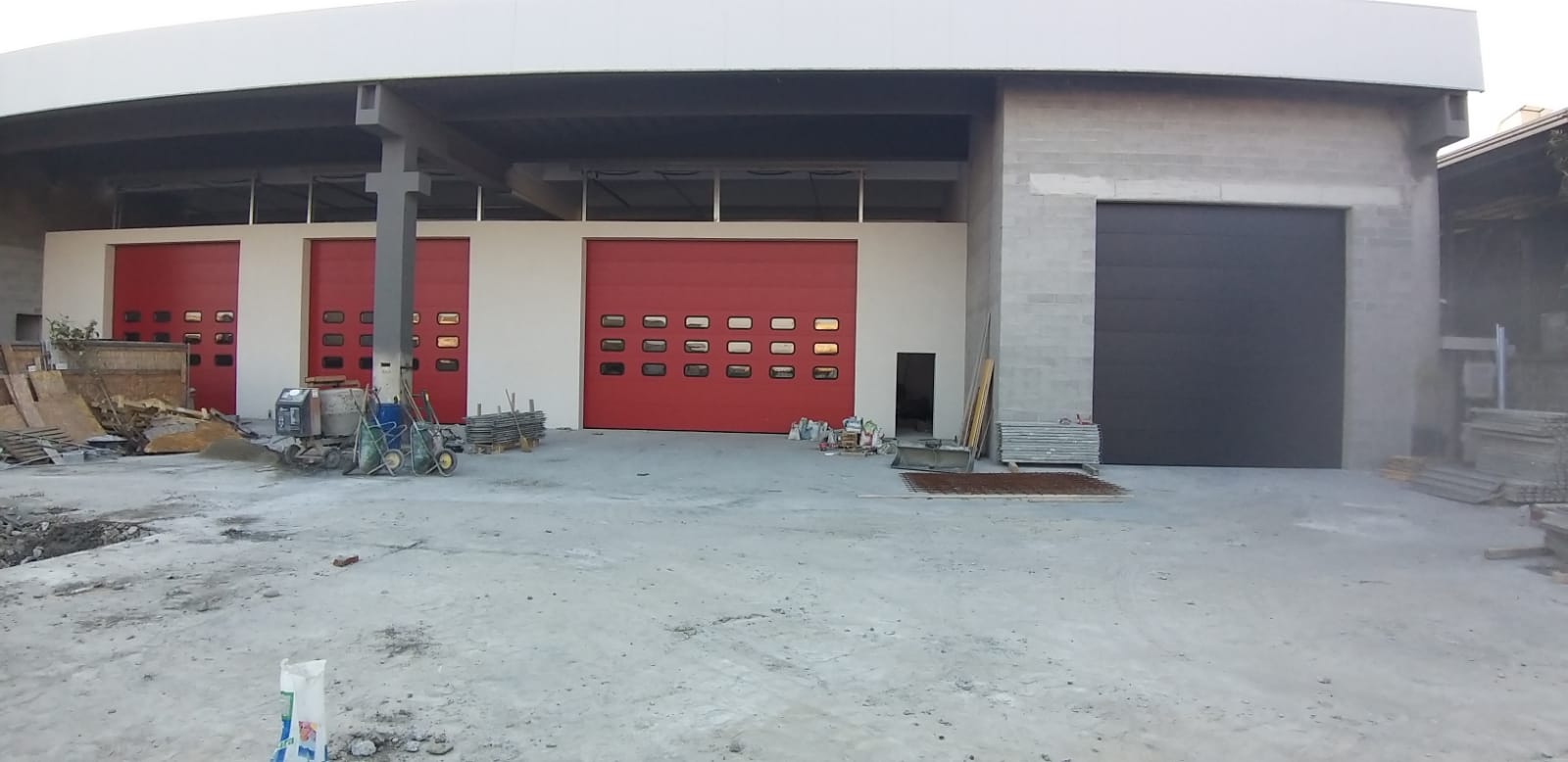 apertura automatizzata di un capannone