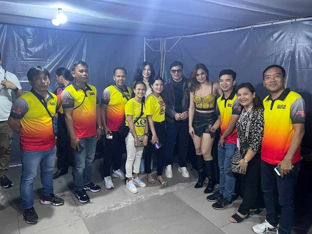 A group of people are posing for a picture in a room.