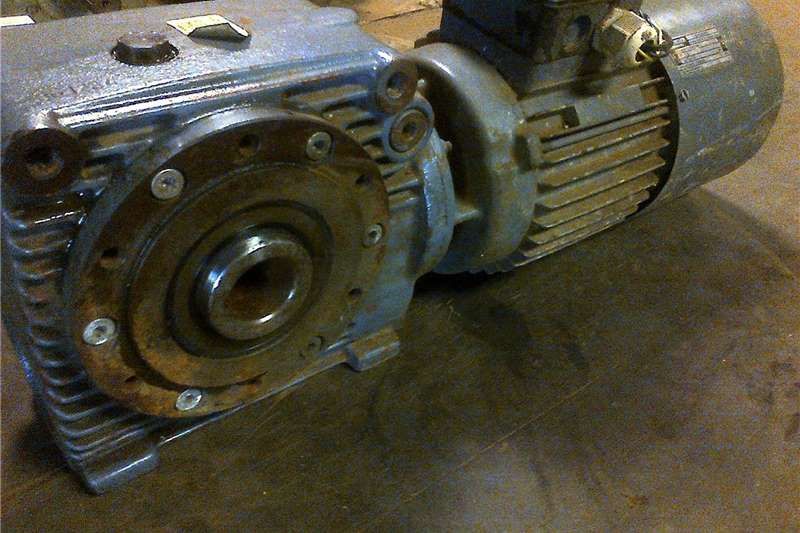 Motor and reduction box