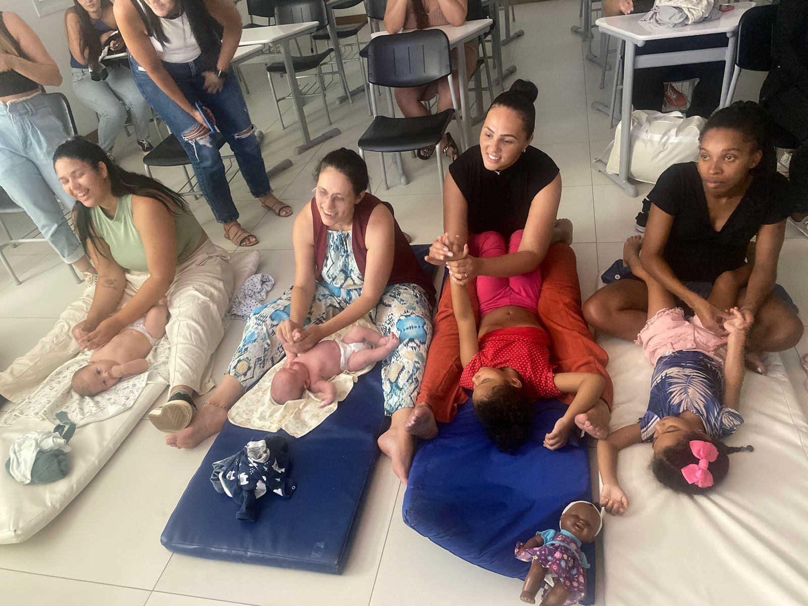 UNIFASE oferece curso gratuito para gestantes e pais aprenderem a técnica milenar da Shantala: massagem que fortalece o vínculo com os bebês