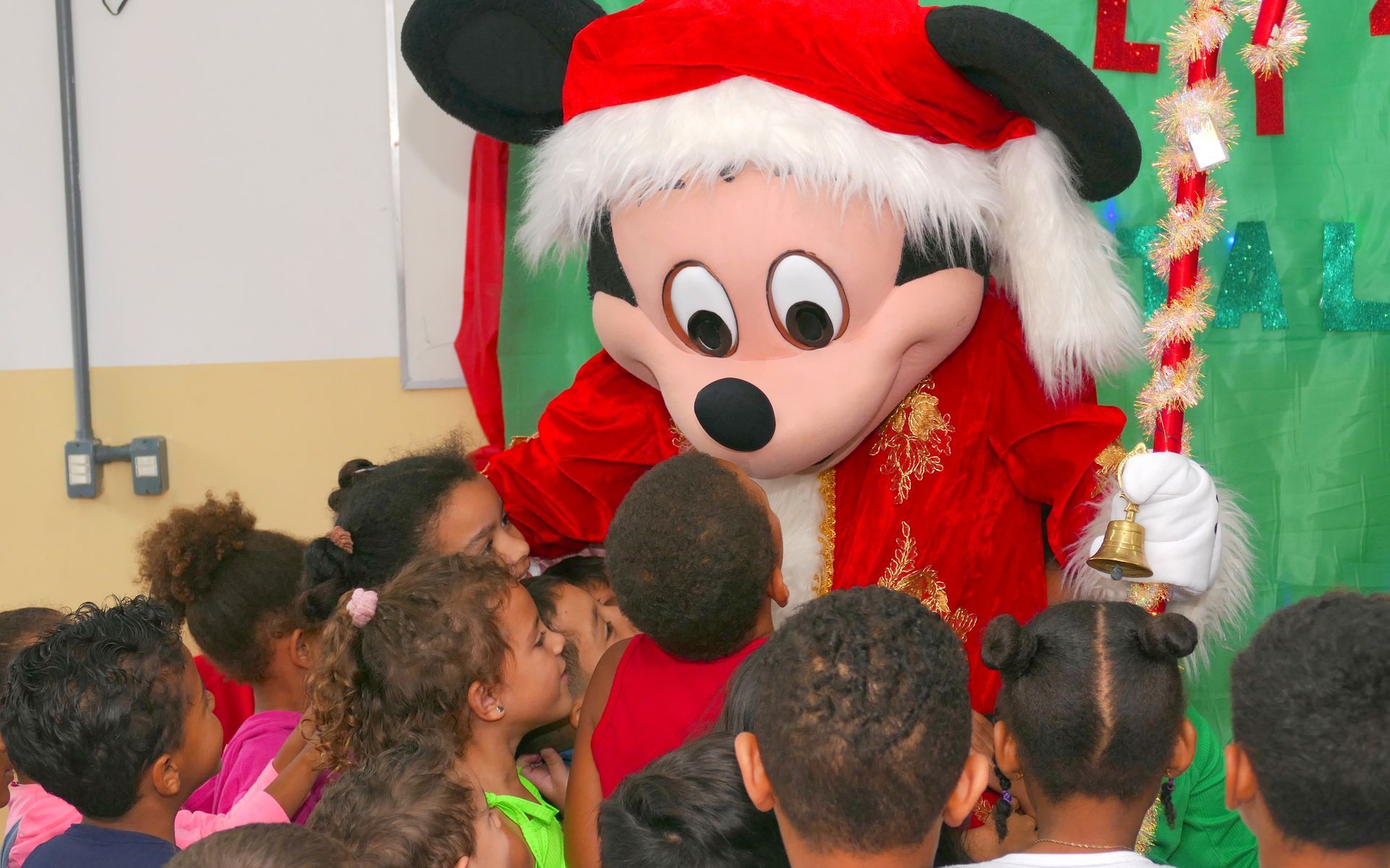 Um natal de sorrisos: Projeto de Odontologia que tem a parceria da UNIFASE e da UERJ realiza festa na Escola Municipal Bataillard