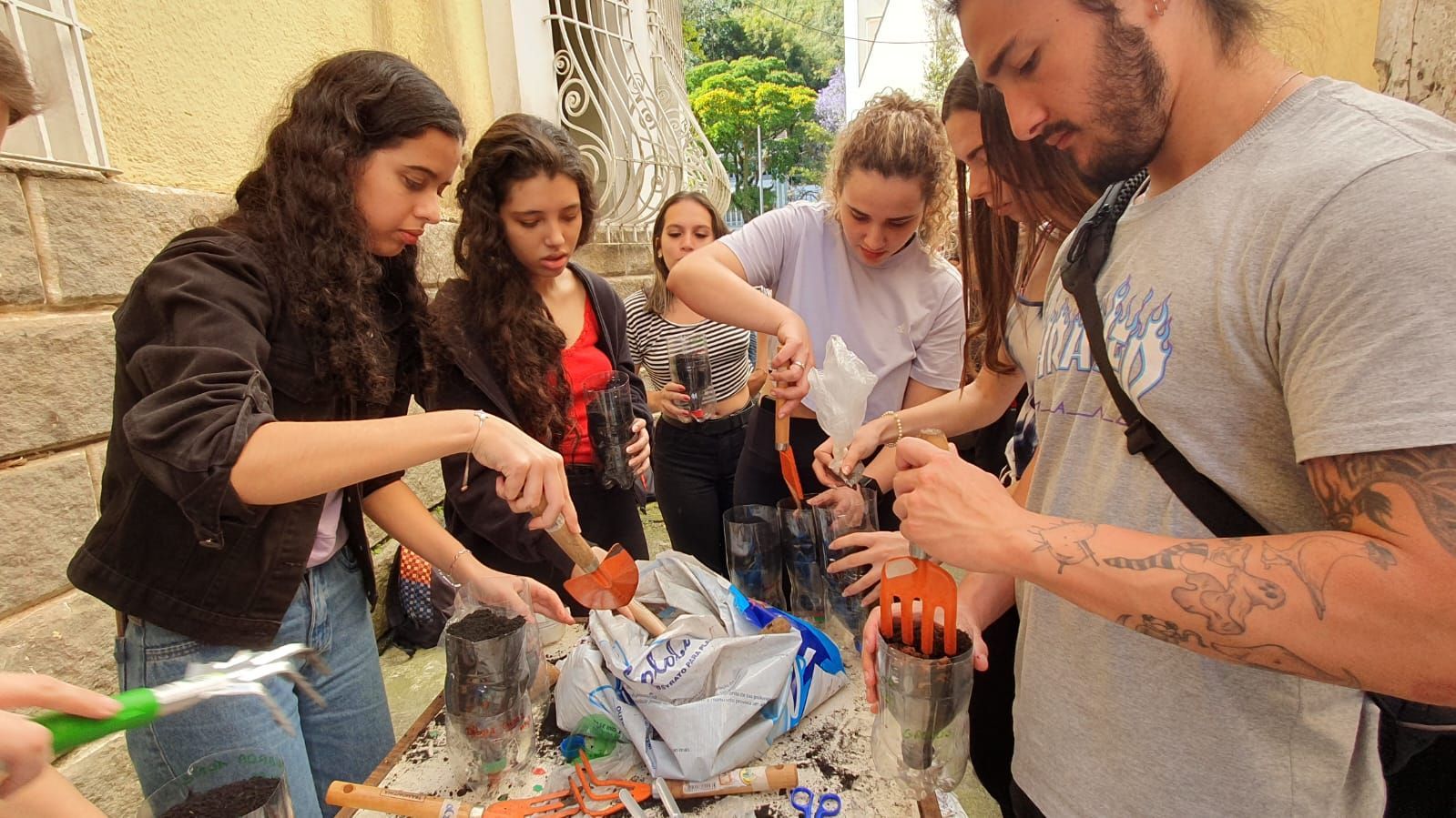 Projeto Protein da UNIFASE implementa horta sustentável e realiza atividades de alimentação saudável no Ensino Médio