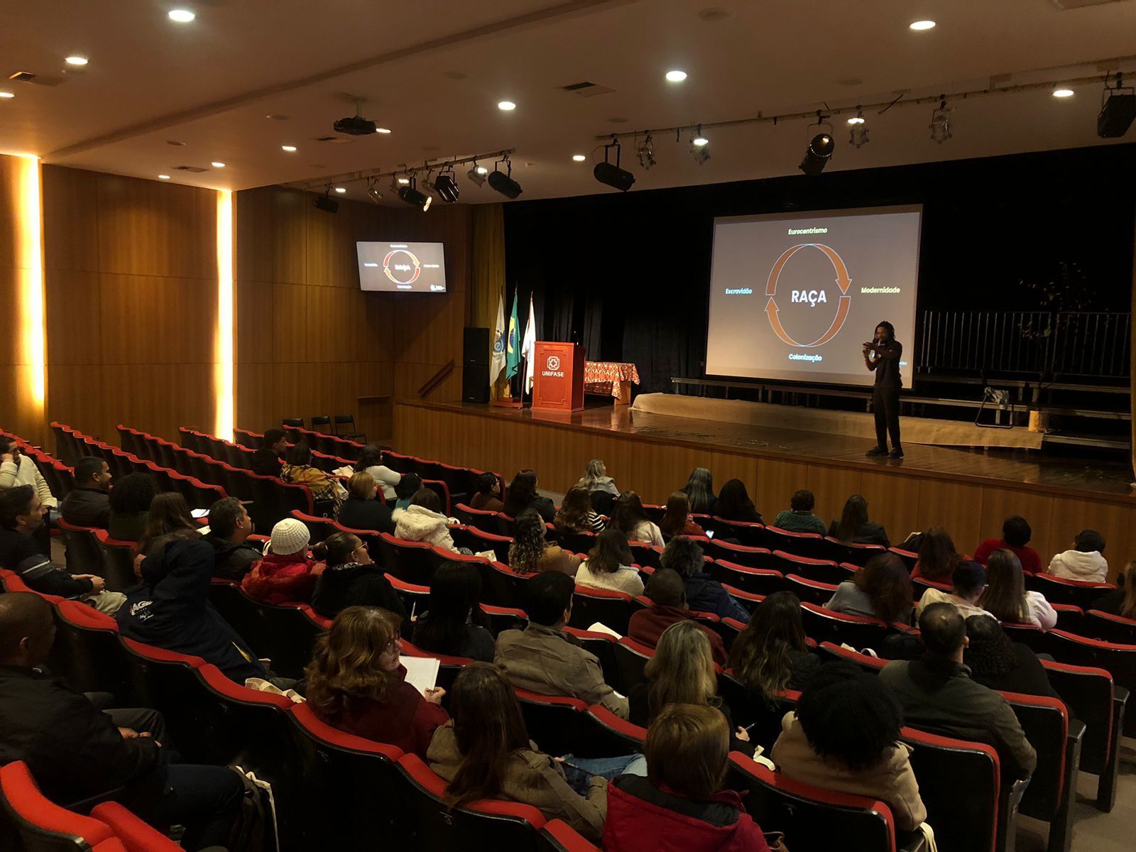 Seminário "Por uma Educação Antirracista"