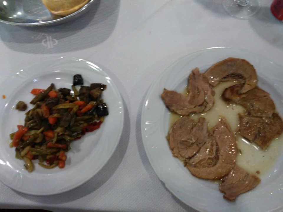 Arrosto di vitello con contorno di verdure cotte