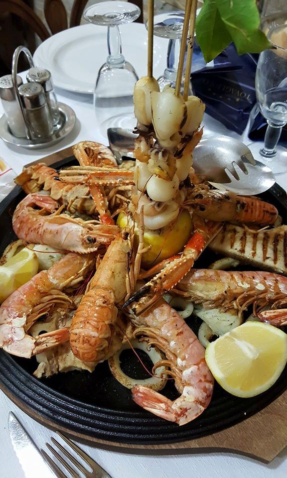 Gamberoni e calamari freschi