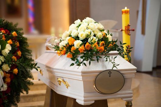 cofano funebre in legno