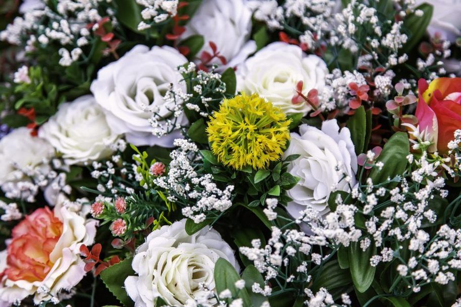 composizione floreale per riti funebri