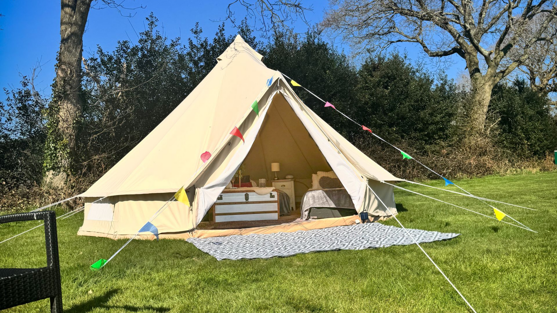 Glamping Pods and Bell Tents