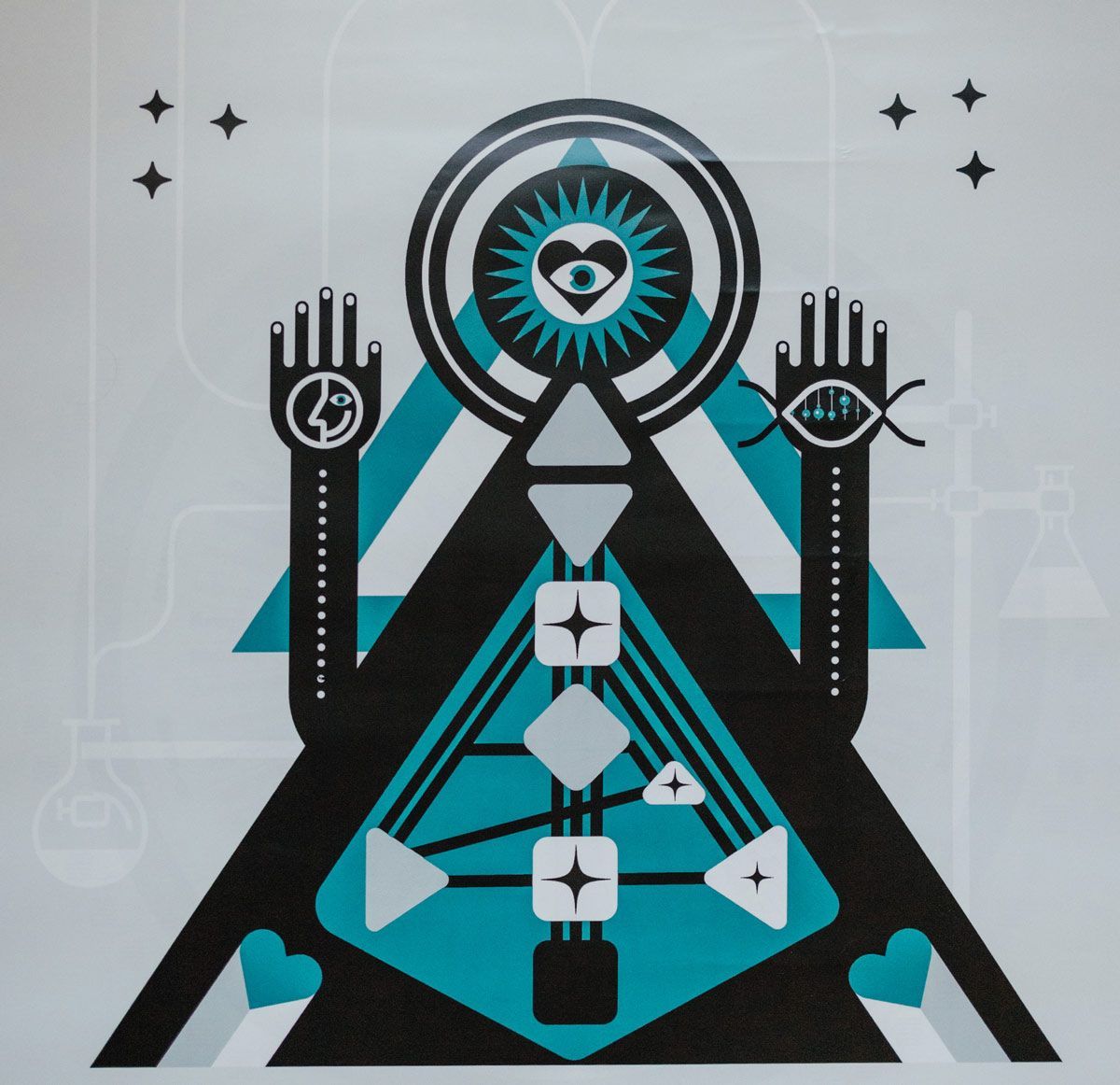 Geometrisches Design in Türkis und Schwarz, das eine stilisierte menschliche Form darstellt; Herz, Auge, Hände mit Symbolen