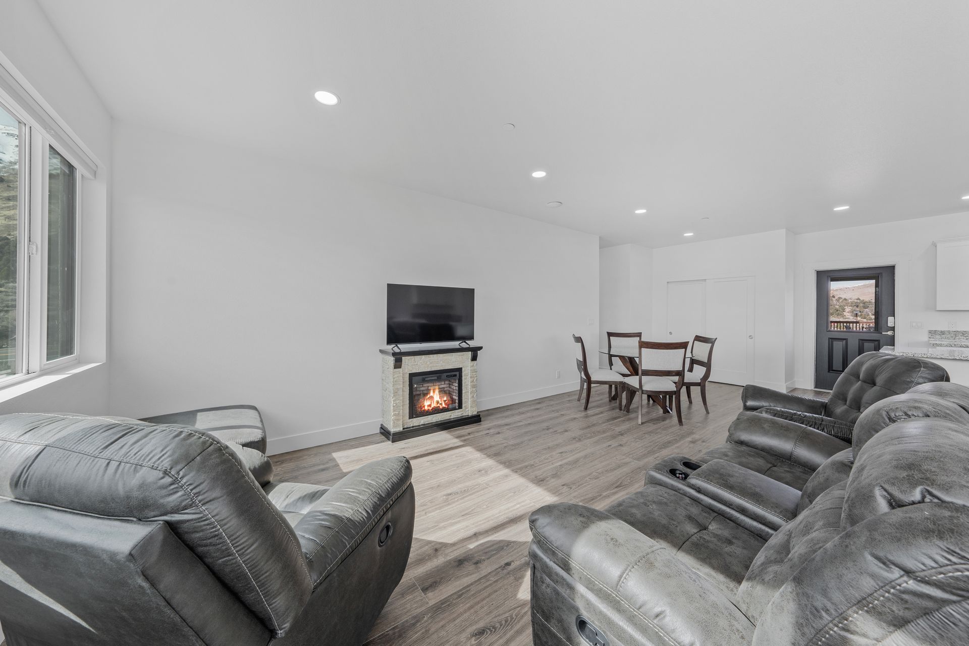 A living room filled with furniture and a fireplace.