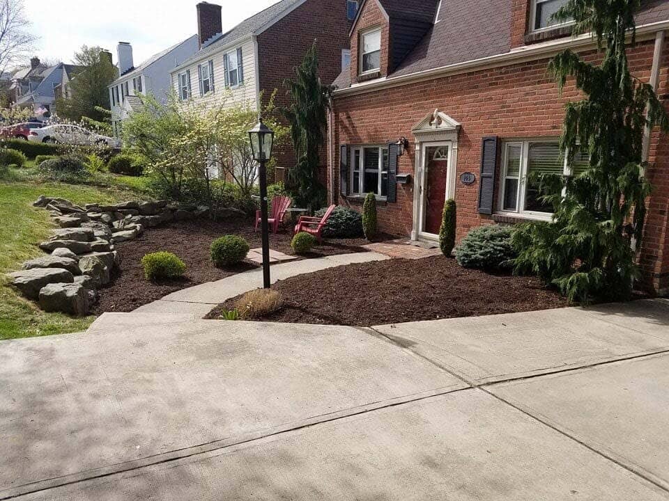 Lawn Maintenance – House Garden in Jefferson Hills, PA