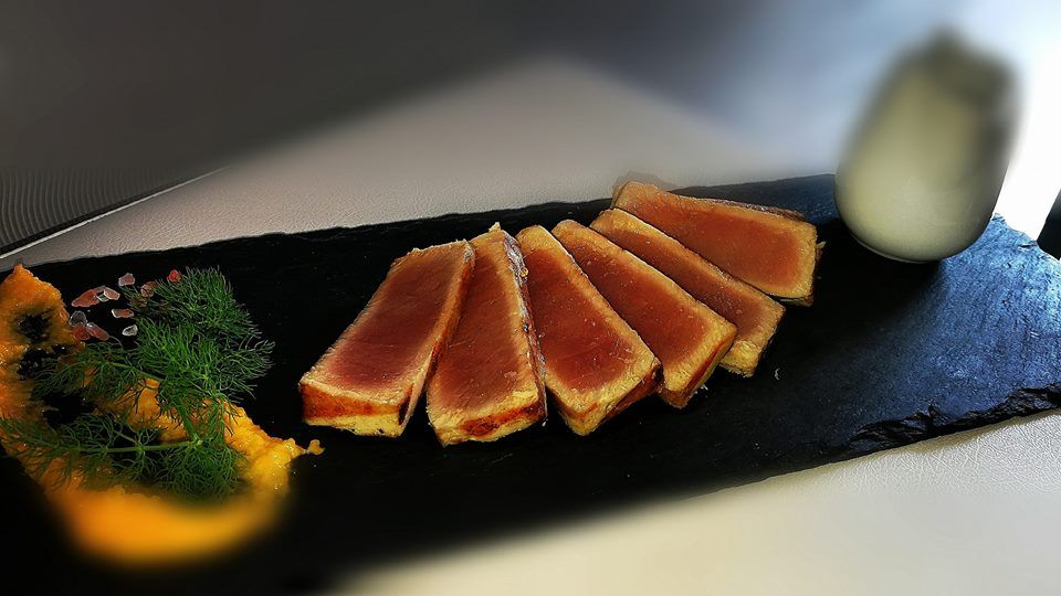 ostriche e gamberi crudi