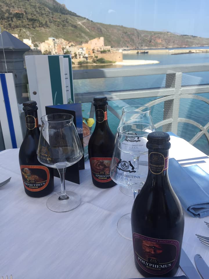 bottiglie di vino locale