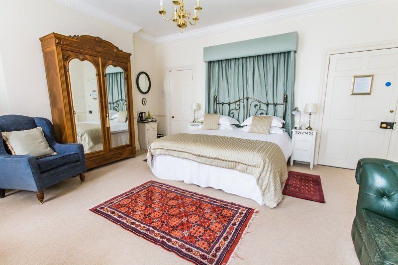 B&B Double Room Accommodation Chipping Sodbury, Bristol